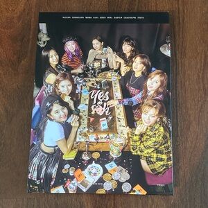 Twice 'K-Pop Yes or Yes' Album Version A + photo cards